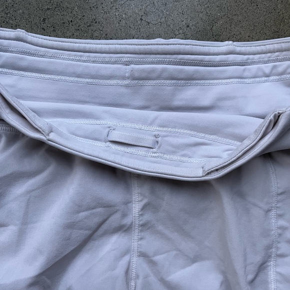 LULULEMON - White running shorts style CA 35801 - Picture 3 of 5